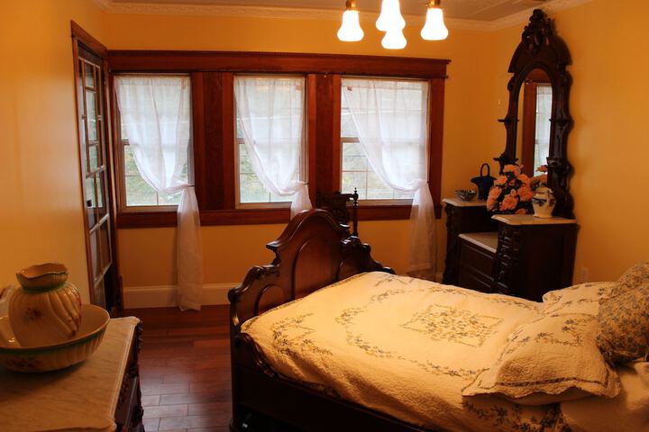 Room 5 of 66