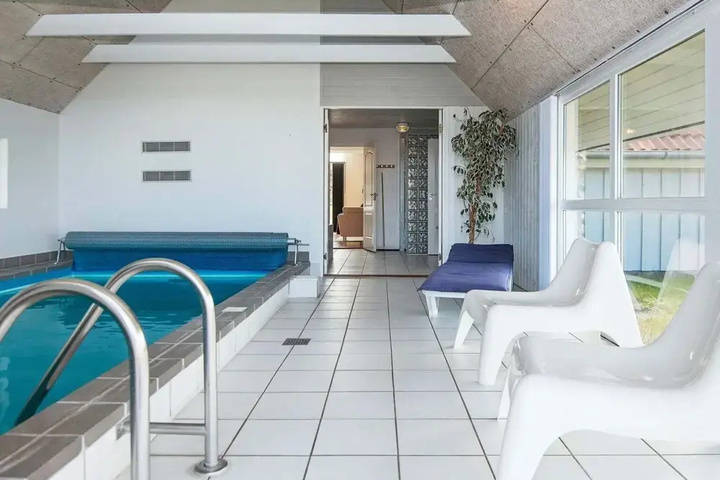 Pool 12 of 22
