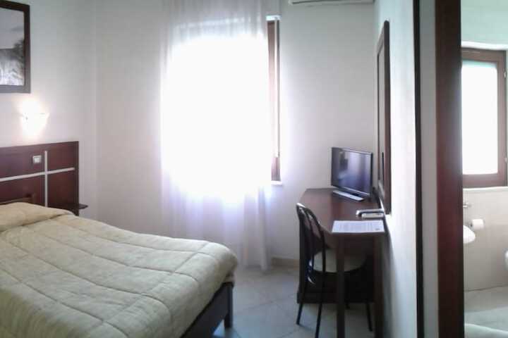 Room 9 of 33