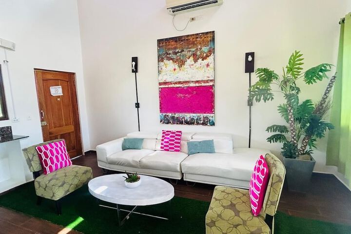 Room 5 of 12