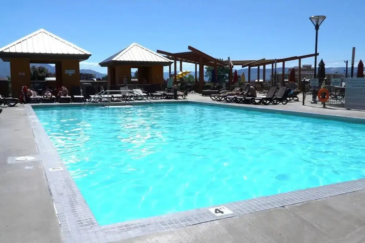 Pool 11 of 25