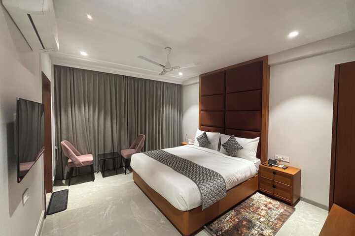 Room 10 of 32