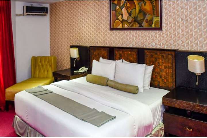 Room 6 of 27