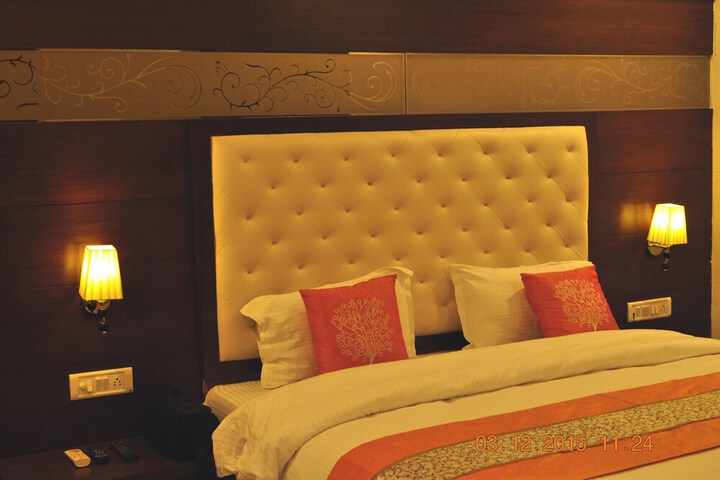Room 8 of 13