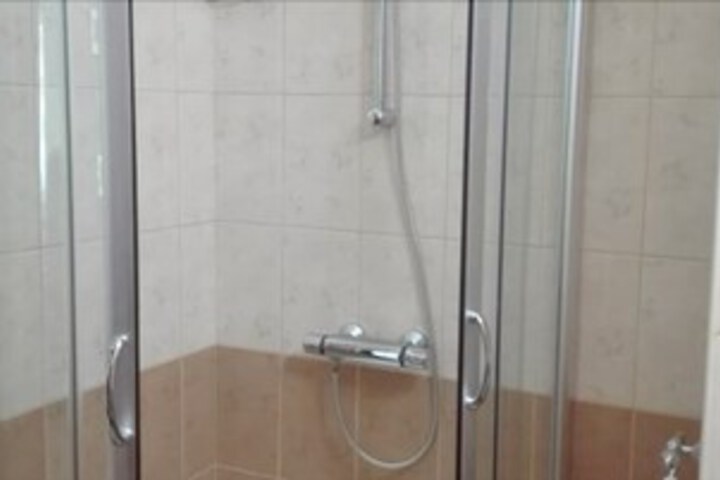 Room 6 of 34