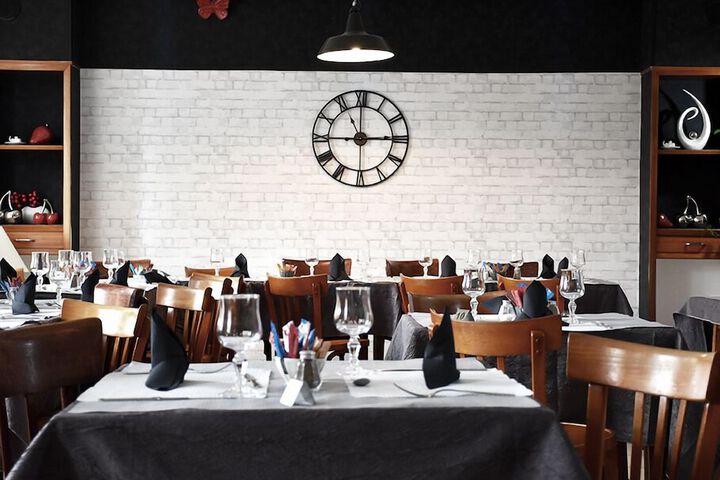 Dining 33 of 48