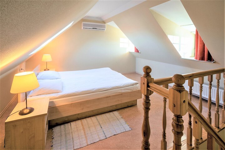 Room 17 of 40