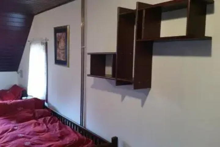 Room 7 of 12