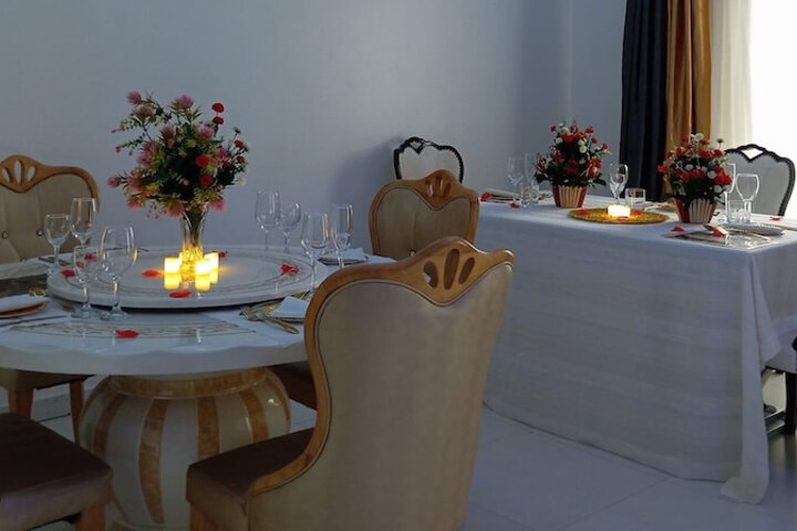 Dining 31 of 45