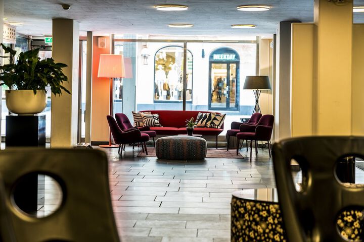 Hotel Lobby