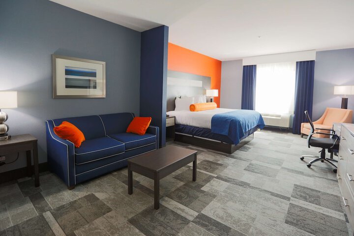 1 King Bed Pillowtop Bed 40 Inch LCD TV, Microwave and Refrigerator Full Breakfast (6 of 18)