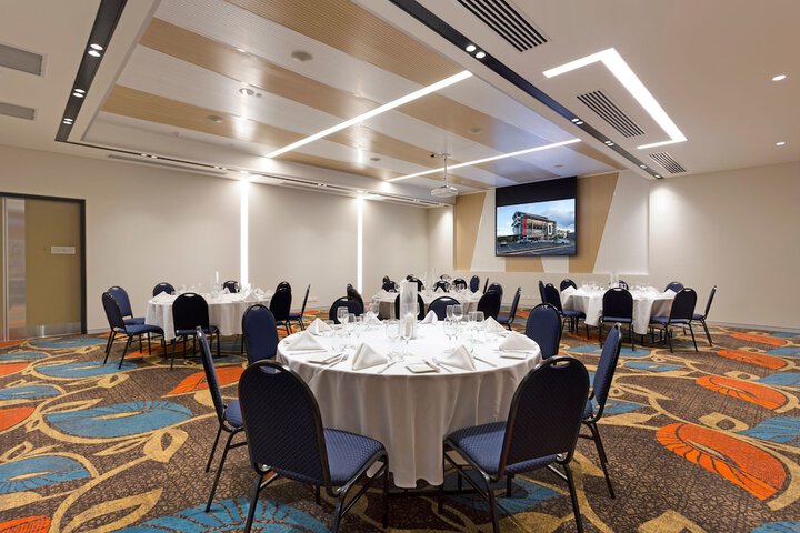 Ballroom/Hall 36 of 45
