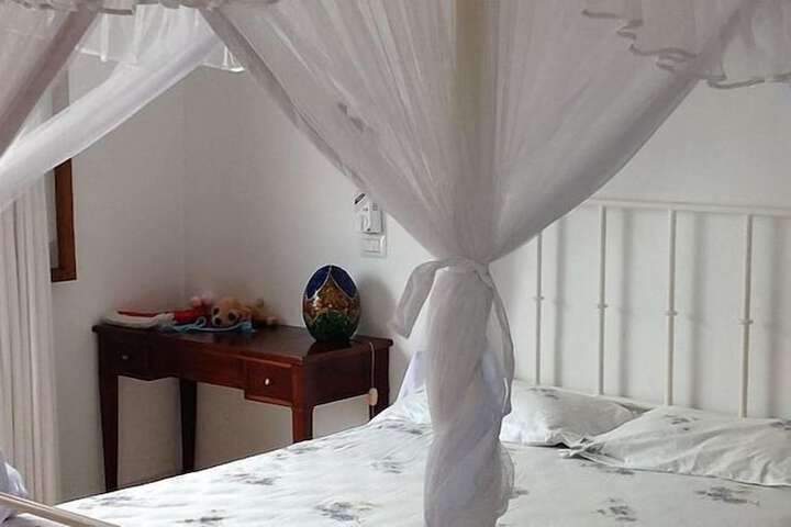 Room 4 of 18