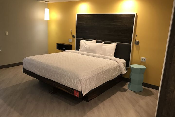 1 King Bed (8 of 13)