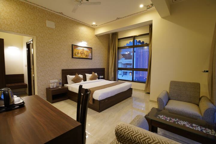 Room 13 of 49