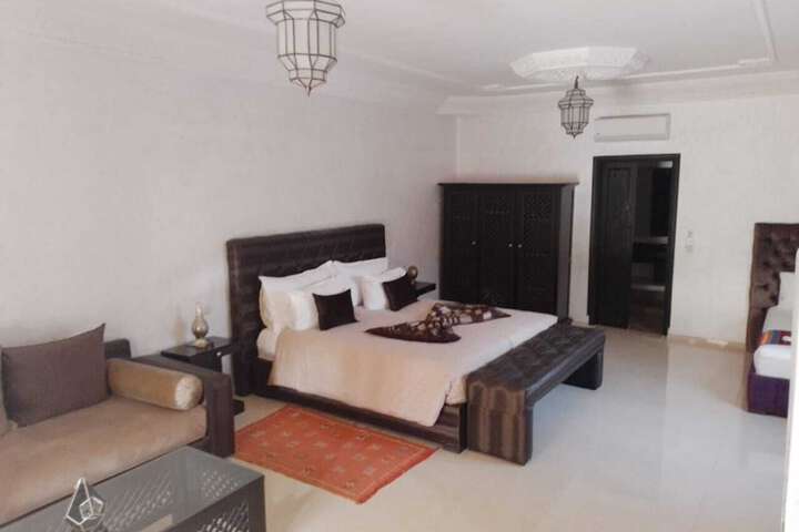 Room 16 of 60