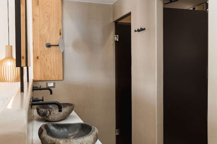 Room 132 of 212