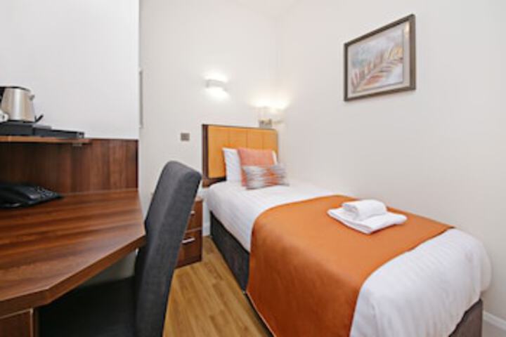 Room 52 of 171