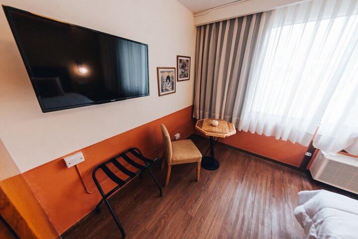 Room 9 of 38