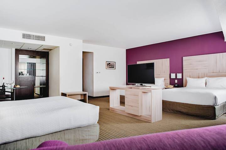 Room 30 of 212