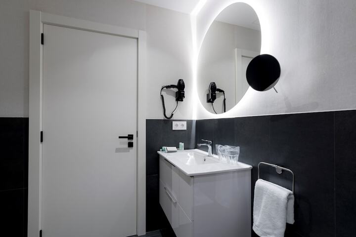 Room 42 of 51