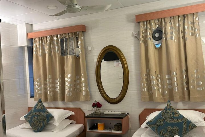 Room 10 of 16