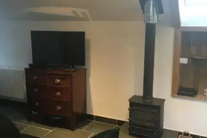 Room 4 of 17