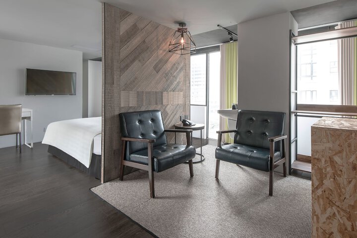 Room 5 of 77