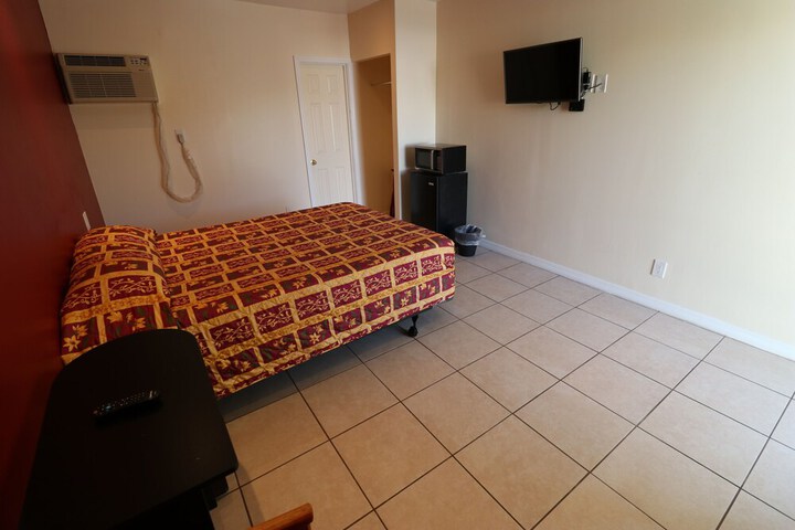 Room 3 of 38