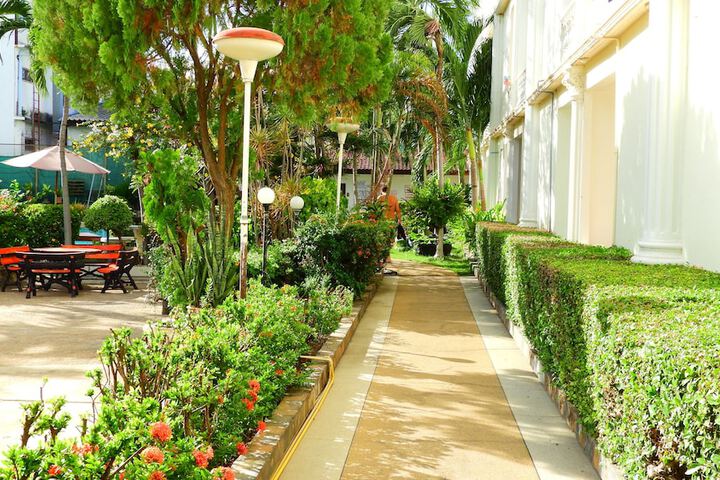 Hotel Exterior 70 of 71