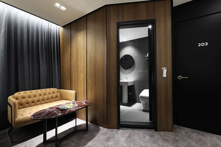 Room 43 of 74