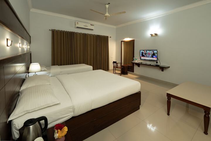 Room 33 of 65