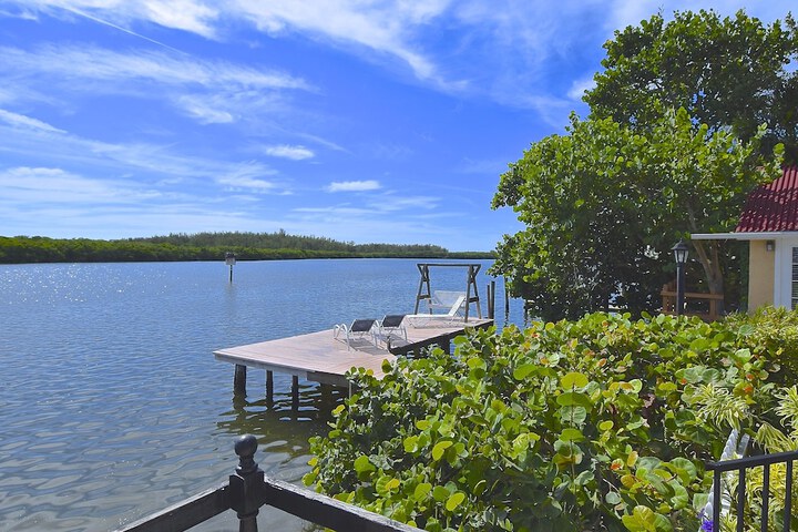 Sundeck 126 of 156