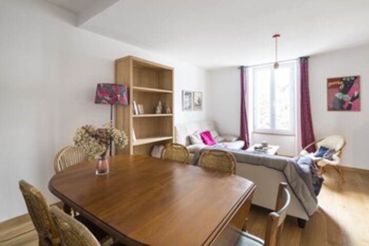 Room 9 of 28