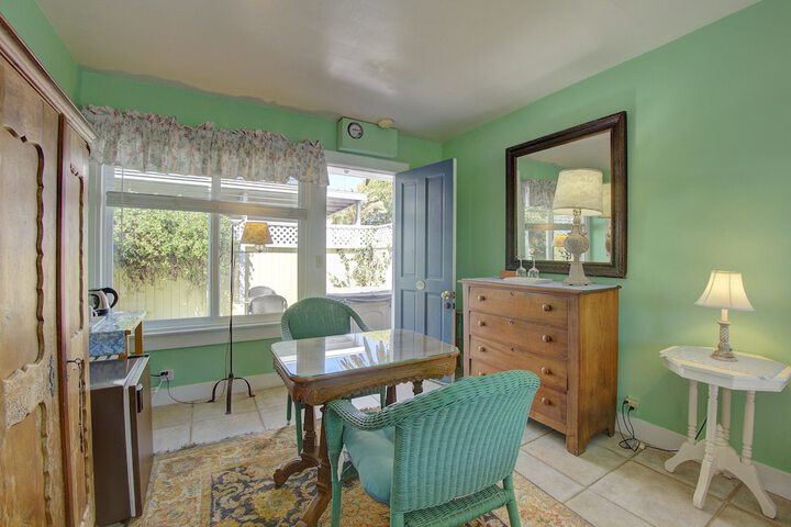 Room 28 of 156
