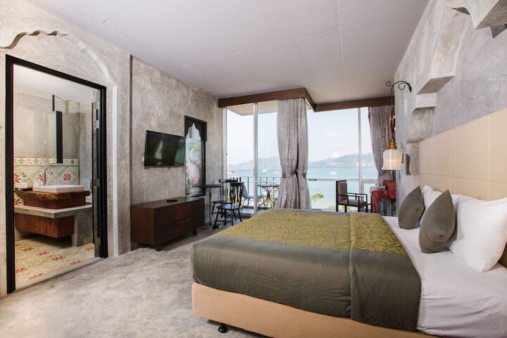 Room 52 of 196
