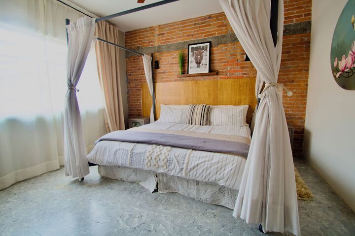 Room 16 of 40