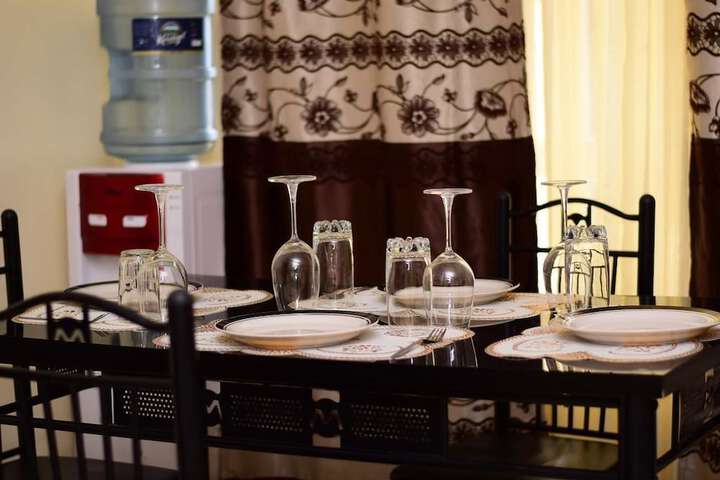 Dining 2 of 16