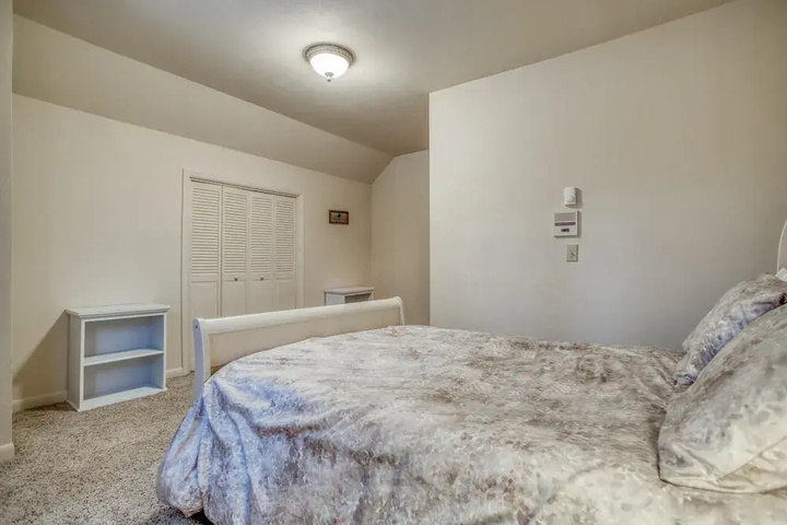 Room 5 of 33