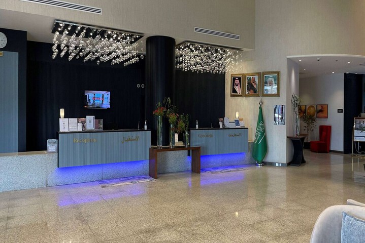 Entrance & Lobby