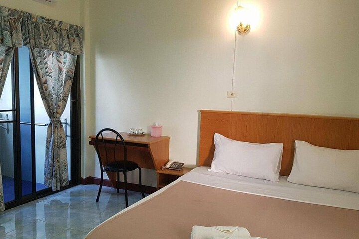 Room 6 of 19