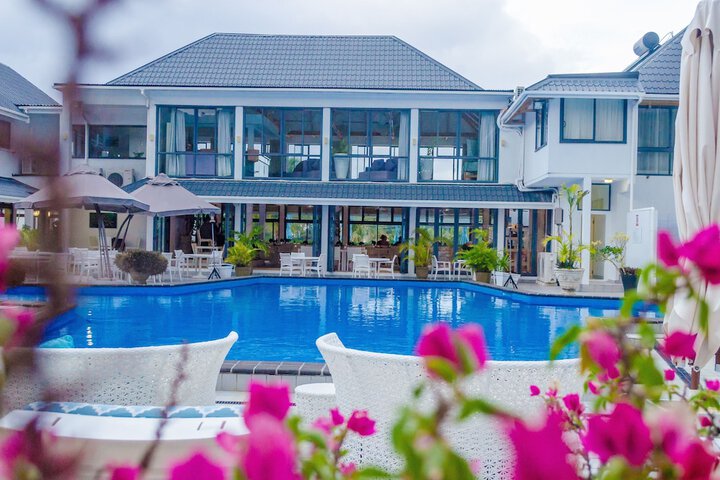 Pools & Facilities
