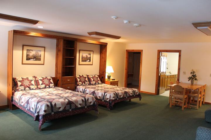 Log Deluxe 2 Queen Beds Balcony (26 of 36)