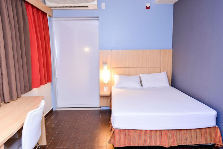 Room 8 of 37
