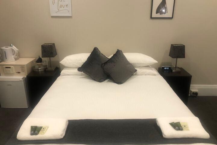 Room 4 of 11