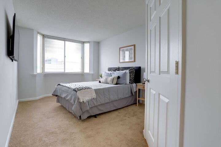 Room 146 of 195
