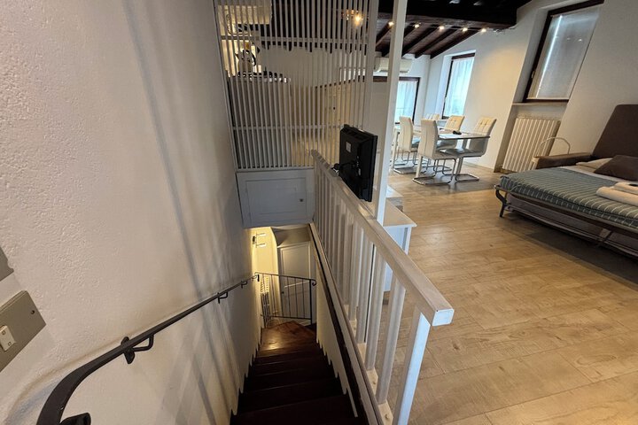 Room 11 of 31