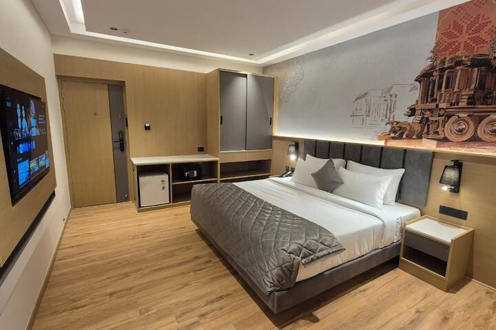 Room 8 of 27