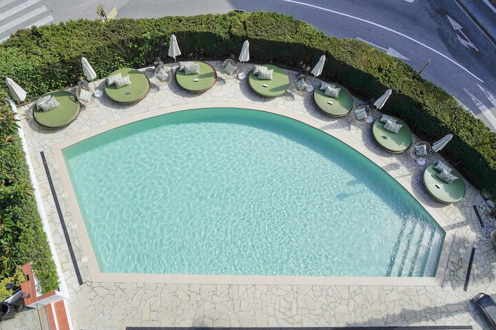 Pool 20 of 44