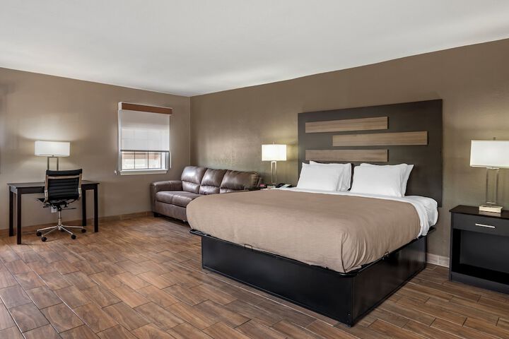 Standard | King Bed (10 of 21)